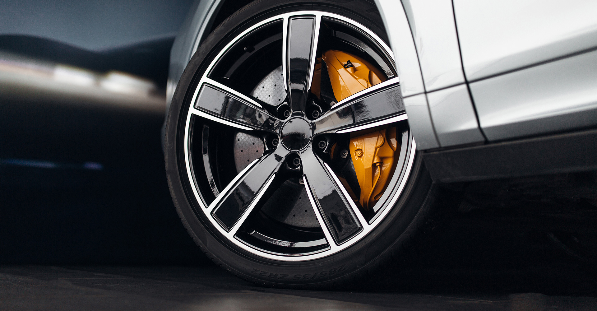 Serwis i naprawa układów hamulcowych. Car Point wykonuje geometrię zawieszenia 3D